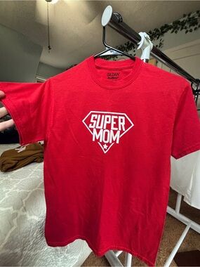 Gildan Red Super Mom Graphic Tee